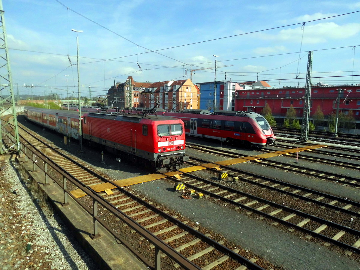 143 215 mit einem S-Bahnzug abgetsellt am N�rnberger Hbf am 8.4.17