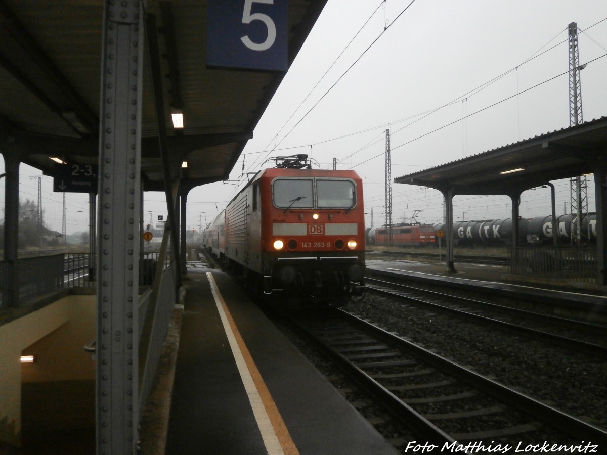 143 293-9 beim einfahren in den Bahnhof Gro�korbetha am 22.1.15