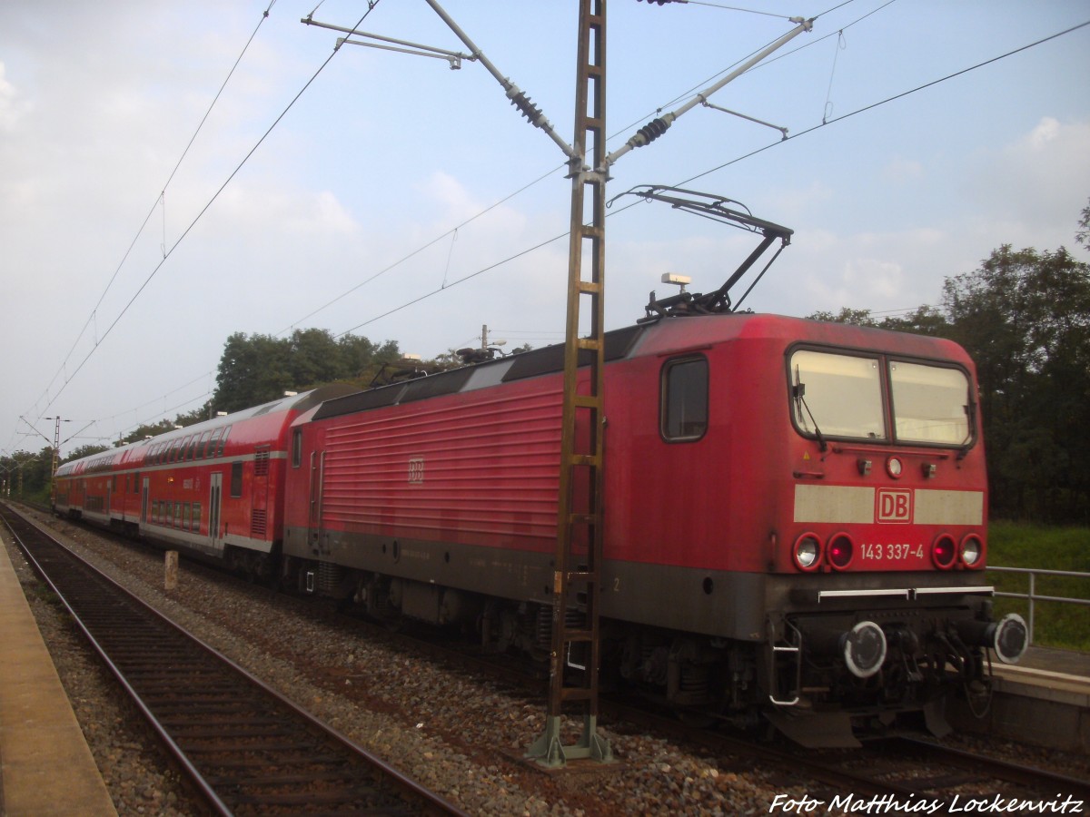 143 337-4 als S7 mit ziel Halle-Trotha im Bahnhof Halle-S�dstadt am 8.9.14
