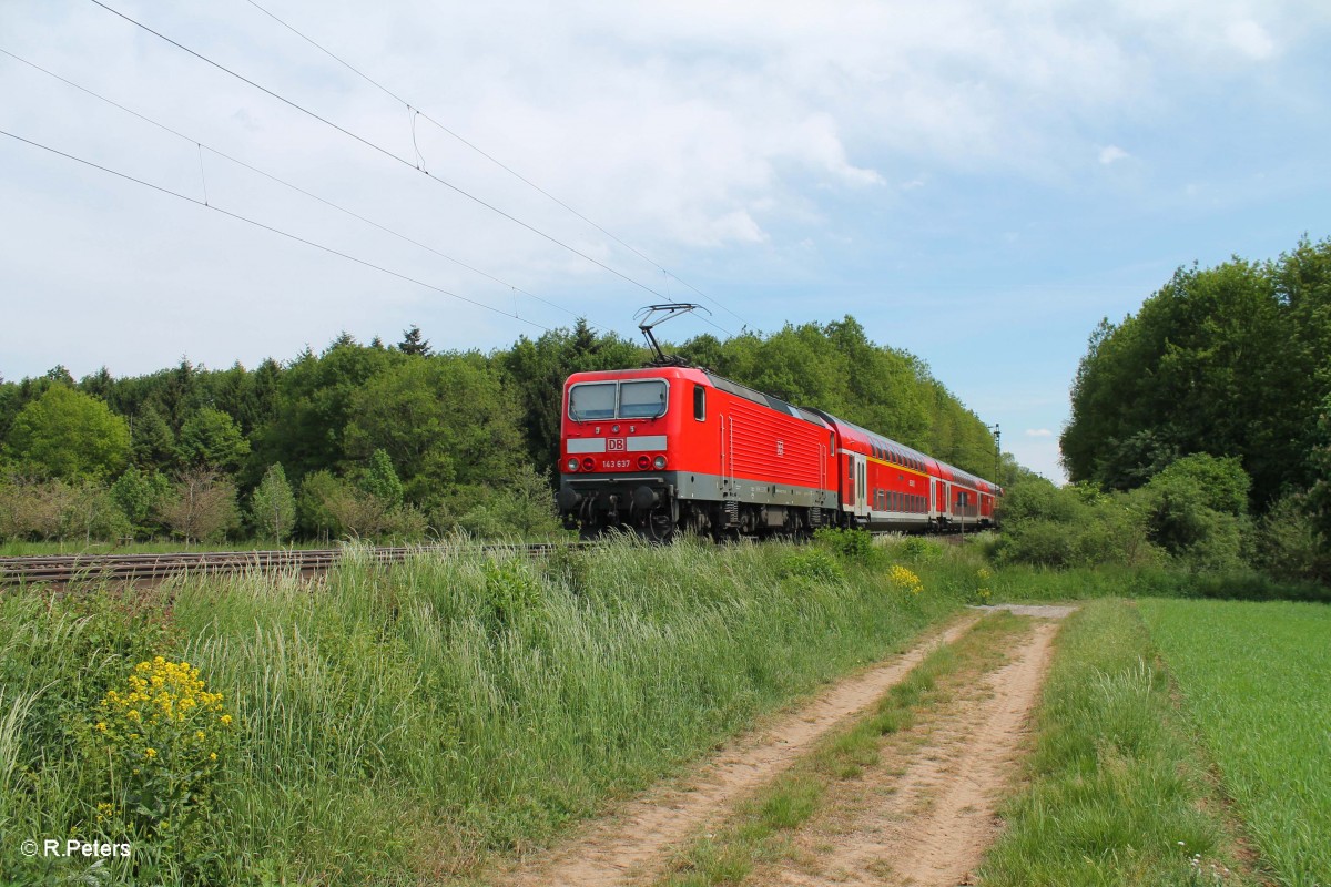 143 637 schiebt ihre RB75 15719 Wiesbaden - Aschaffenburg bei der Netztrennstelle Mainz/Bischofsheim. 15.05.15