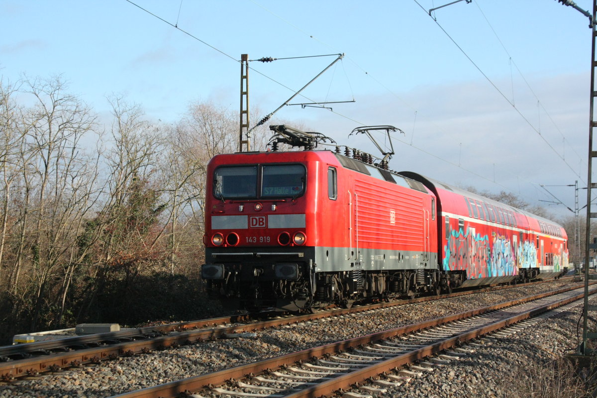 143 919 verl�sst als S7 mit ziel Halle-Nietleben den Bahnhof Halle S�dstadt am 13.1.21