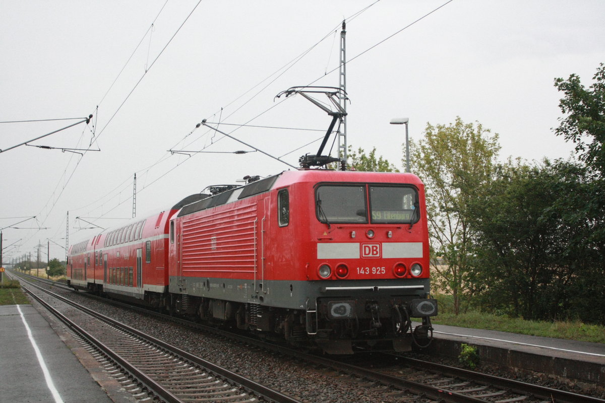 143 925 verl�sst als S9 mit ziel Eilenburg den Bahnhof Kyhna am 9.7.20