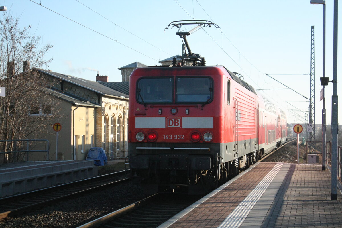 143 932 verl�sst den Bahnhof Delitzsch ob Bf in Richtung Eilenburg am 10.3.22