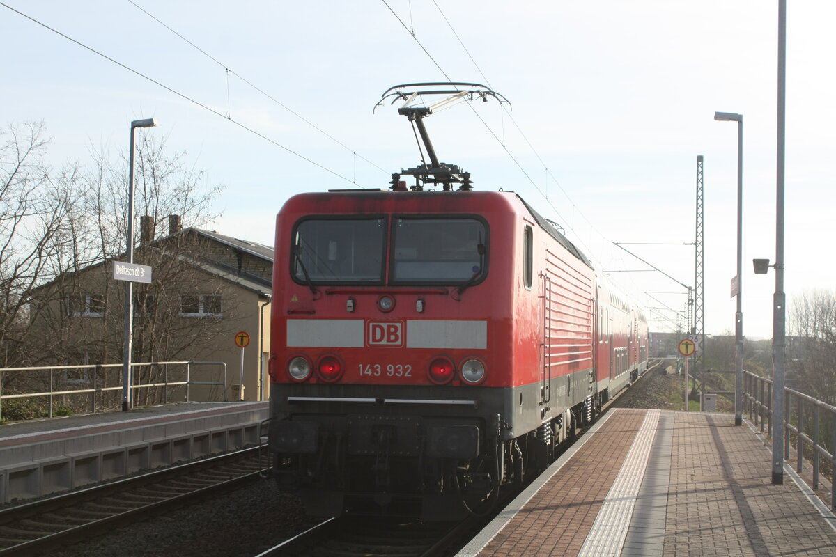 143 932 verl�sst den Bahnhof Delitzsch ob Bf in Richtung Eilenburg am 12.4.22