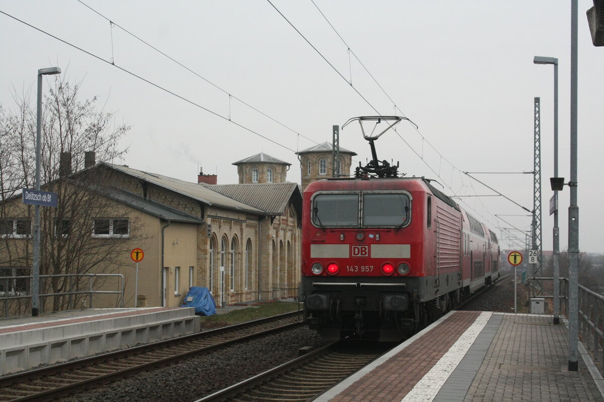 143 9557 verl�sst den Bahnhof Delitzsch ob Bf in Richtung Eilenburg am 17.3.22
