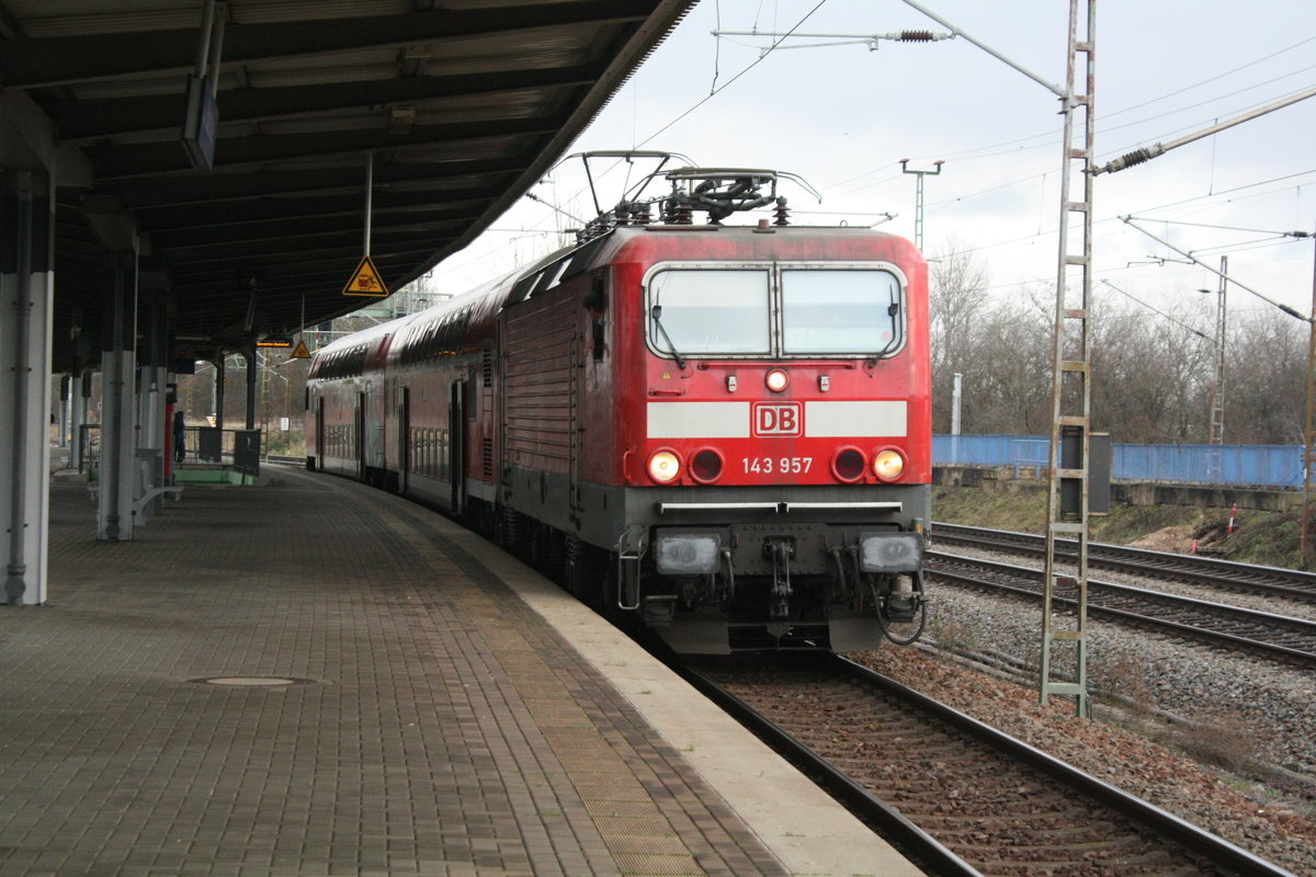 143 957 im Bahnhof Halle-Silberh�he am 13.1.21