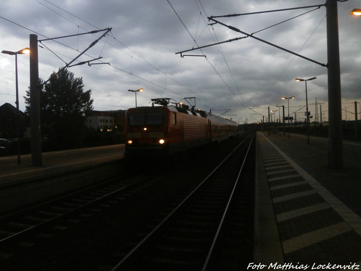 143 XXX mit einer RegionalBahn beim einfahren in den Bitterfe�der Bahnhof am 9.5.15