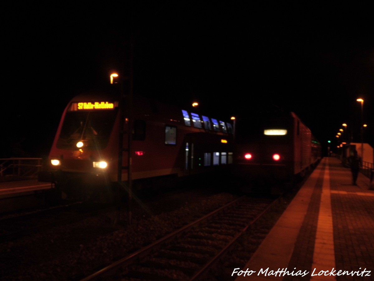 143 XXX mit ziel Trotha und mit Stuerwagen voraus 143 XXX mit ziel Nietleben im Bahnhof Halle-S�dstadt am 26.9.15