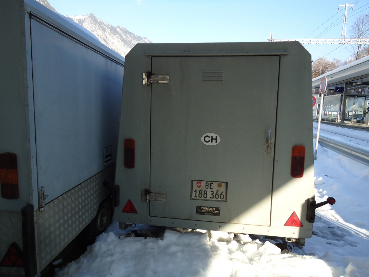 (143'202) - Spring, Schwenden - BE 188'366 - Zbinden Gep�ckanh�nger am 17. Februar 2013 beim Bahnhof Oey-Diemtigen