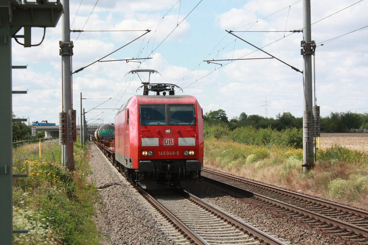 145 048 mit einem G�terzug bei der durchfahrt in Z�beritz am 22.7.20