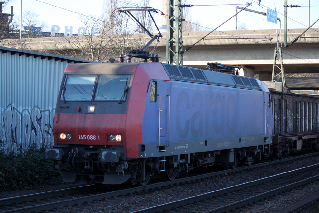 145 088-1(SRI Rail Invest GmbH)fuhr am 17.01.2015 mit Containerwagen von Hamburg-Waltershof kommend gen Sden durch Hamburg-Harburg.