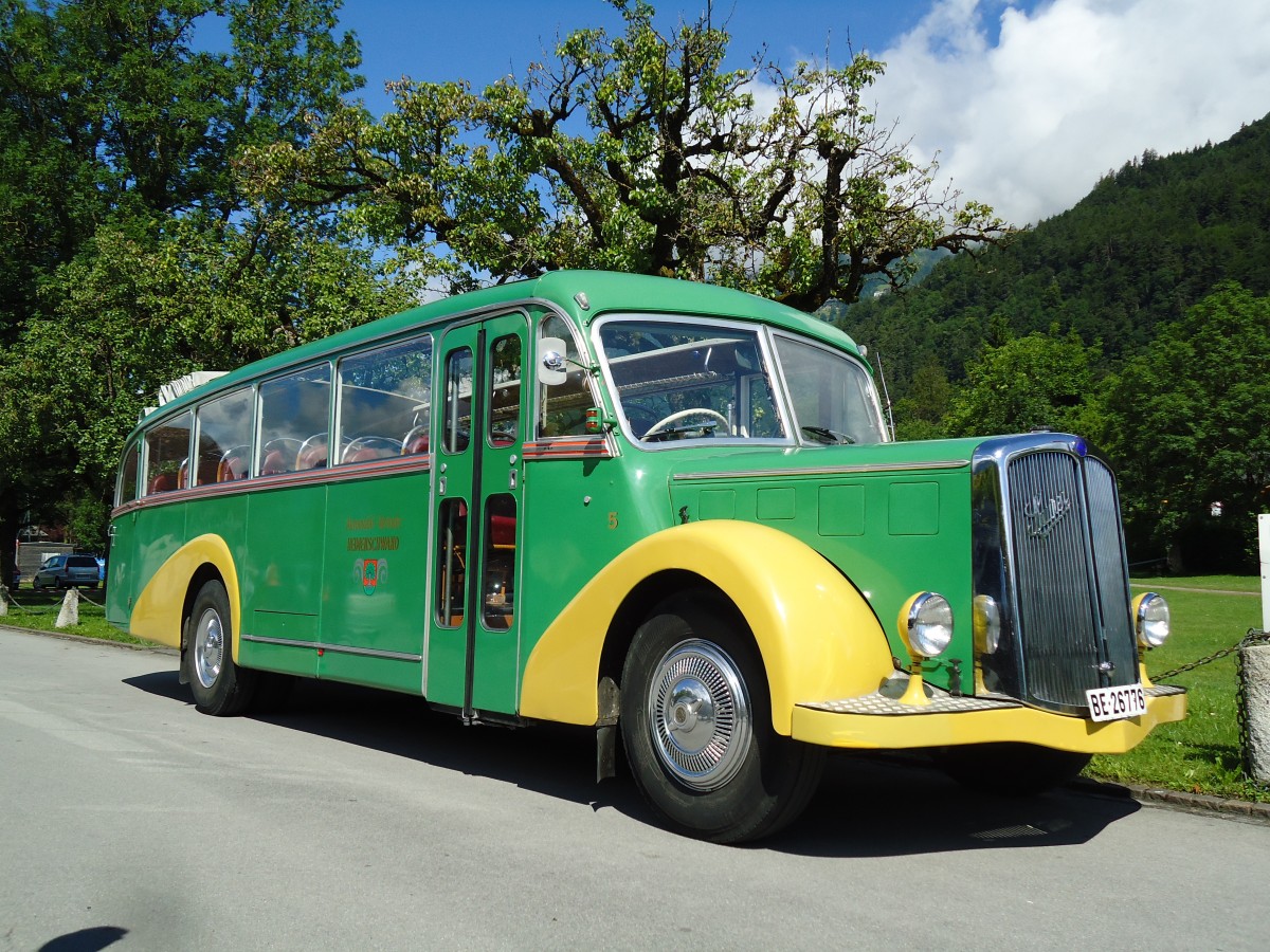 (145'534) - STI Thun - Nr. 15/BE 26'776 - Saurer/Gangloff (ex AvH Heimenschwand Nr. 5) am 30. Juni 2013 in Unterseen, Hotel Neuhaus