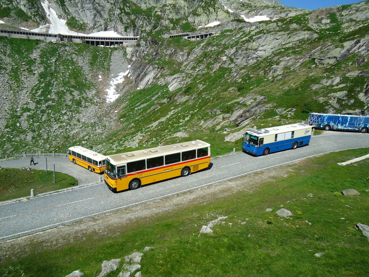 (145'866) - Zimmermann, Kerns - LU 91'278 U - Saurer/R&J (ex Amstein, Willisau; ex Thepra, Stans Nr. 17; ex Gowa, Stans Nr. 17) + Hauser, W�denswil - ZH 203'215 - Saurer/R&J (ex Bucher, Gr�t; ex P 25'648) am 20. Juli 2013 in Gotthard, Alte Tremolastrasse