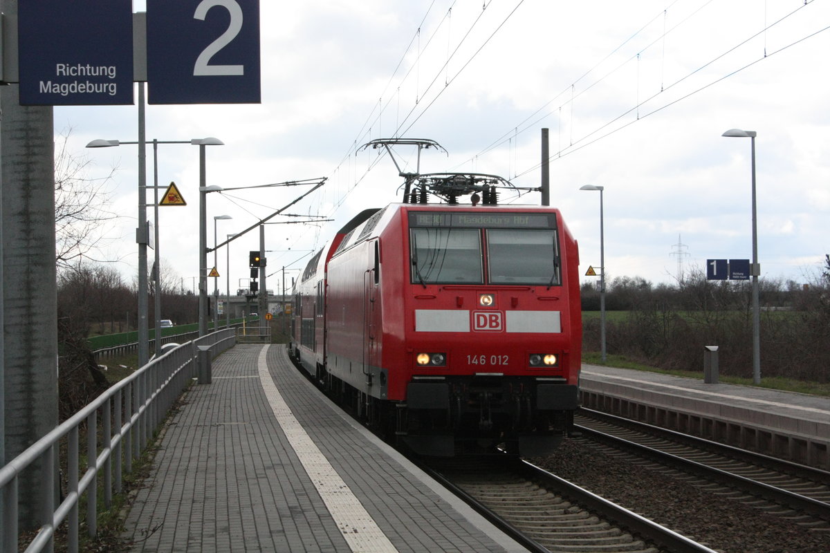 146 012 mit dem RE30 mit ziel Magdeburg Hbf bei der Einfahrt in den Bahnhof Z�beritz am 19.3.21