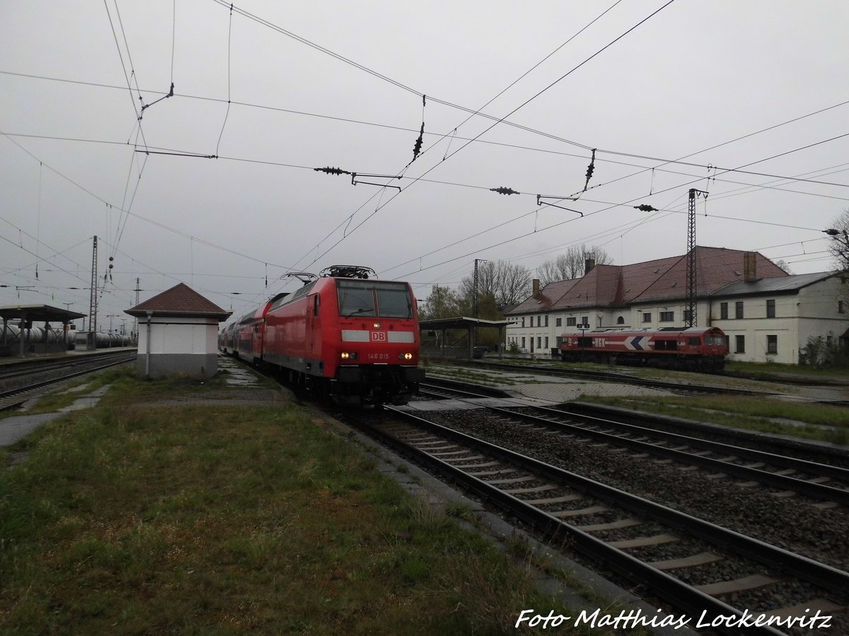 146 015 mit dem RE30 bei der durchfahrt in Gro�korbetha am 16.4.16