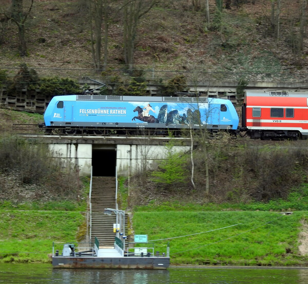 146 016-8 mit Werbung für die Felsenbühne Rathen bei Bad Schandau am 11.06.2016.