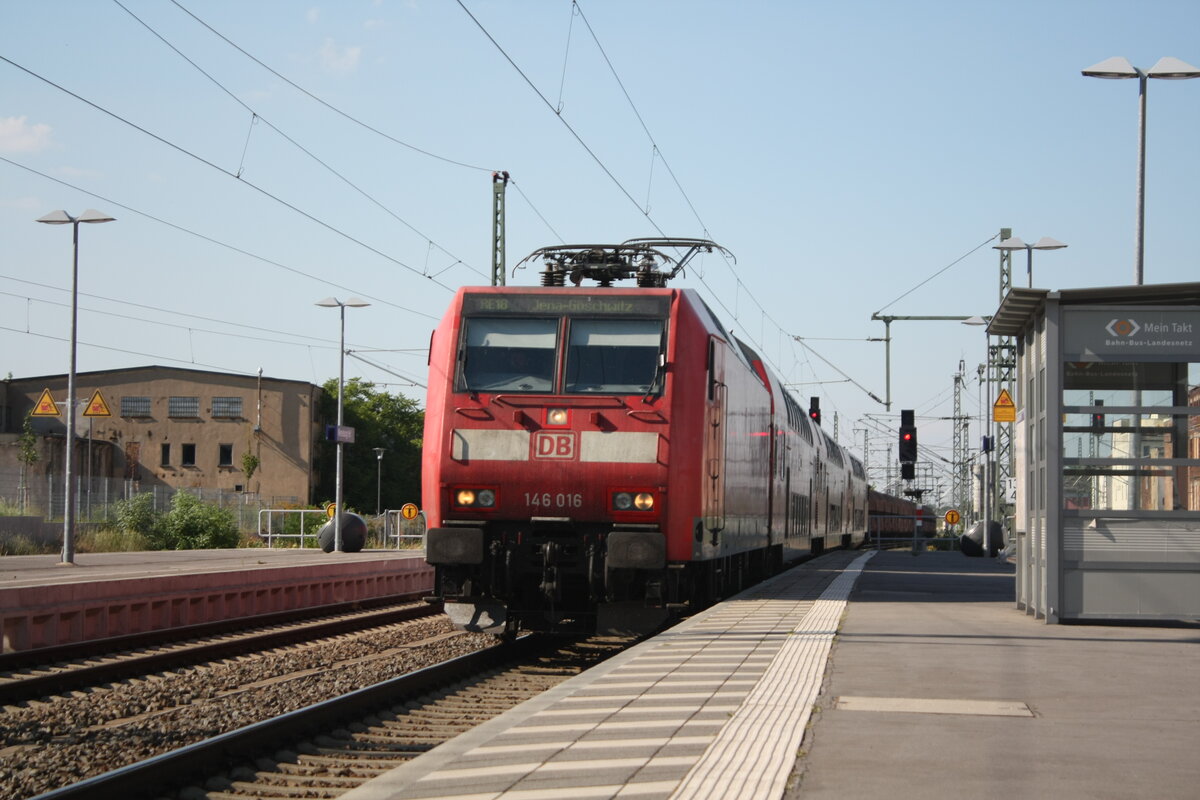 146 019 als RE18 mit Ziel Jena G�schwitz bei der Einfahrt in den Bahnhof Merseburg Hbf am 18.6.21