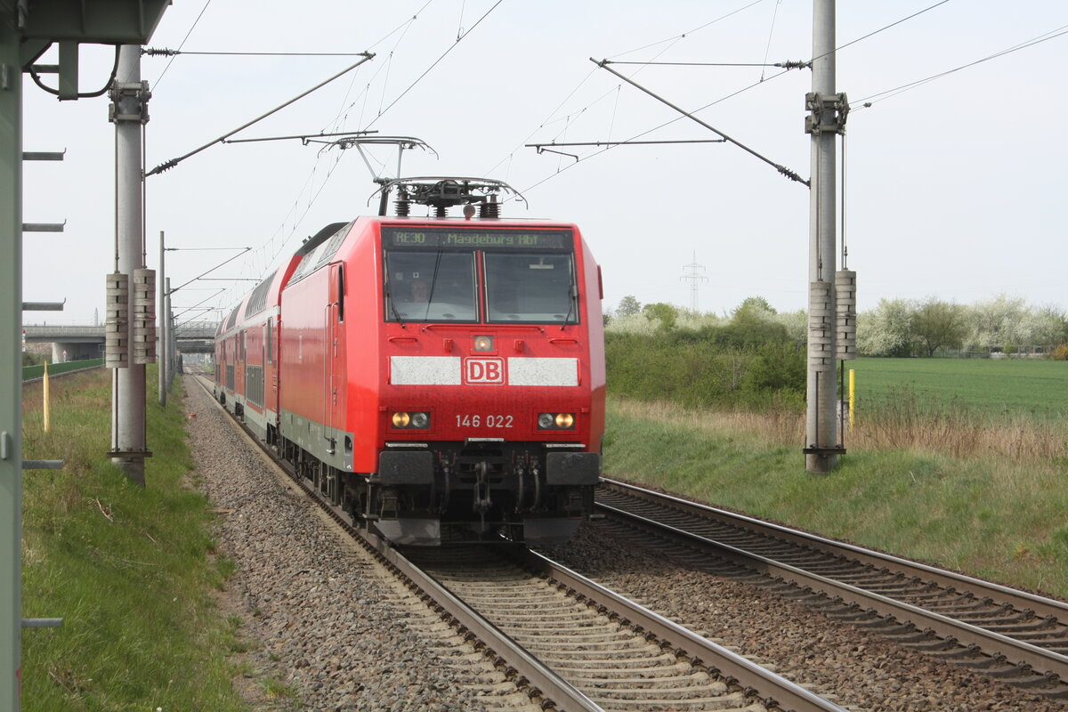146 022 bei der Einfahrt in den Haltepunkt Z�beritz am 29.4.22