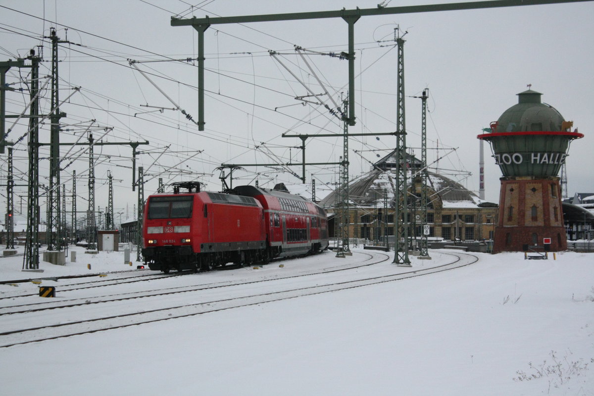 146 024 verl�sst mit dem RE30 mit ziel Magdeburg Hbf den Bahnhof Halle/Saale Hbf am 15.2.21