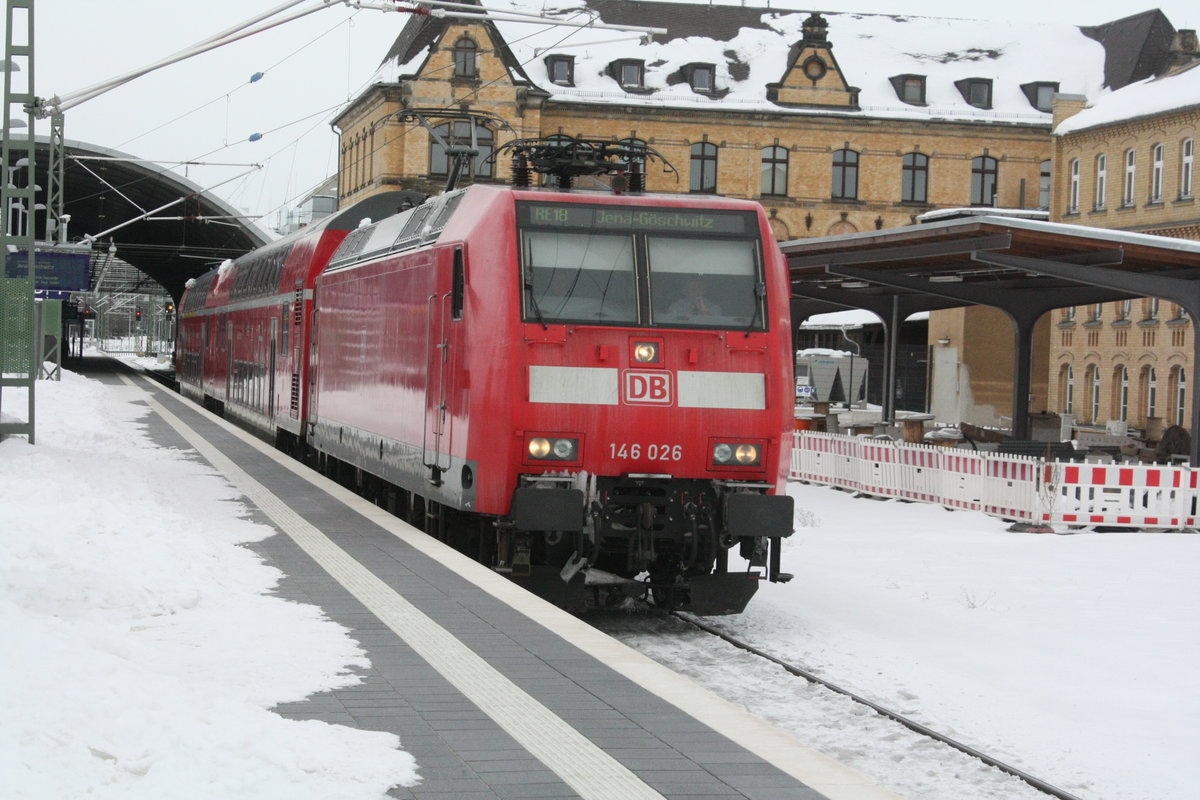 146 026 verl�sst als RE18 mit ziel Jena-G�schwitz den Bahnhof Halle/Saale Hbf am 15.2.21