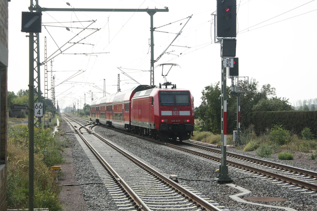 146 027 verl�sst als Re30 mit ziel Halle/Saale Hbf den Bahnhof Stumsdorf am 11.8.20