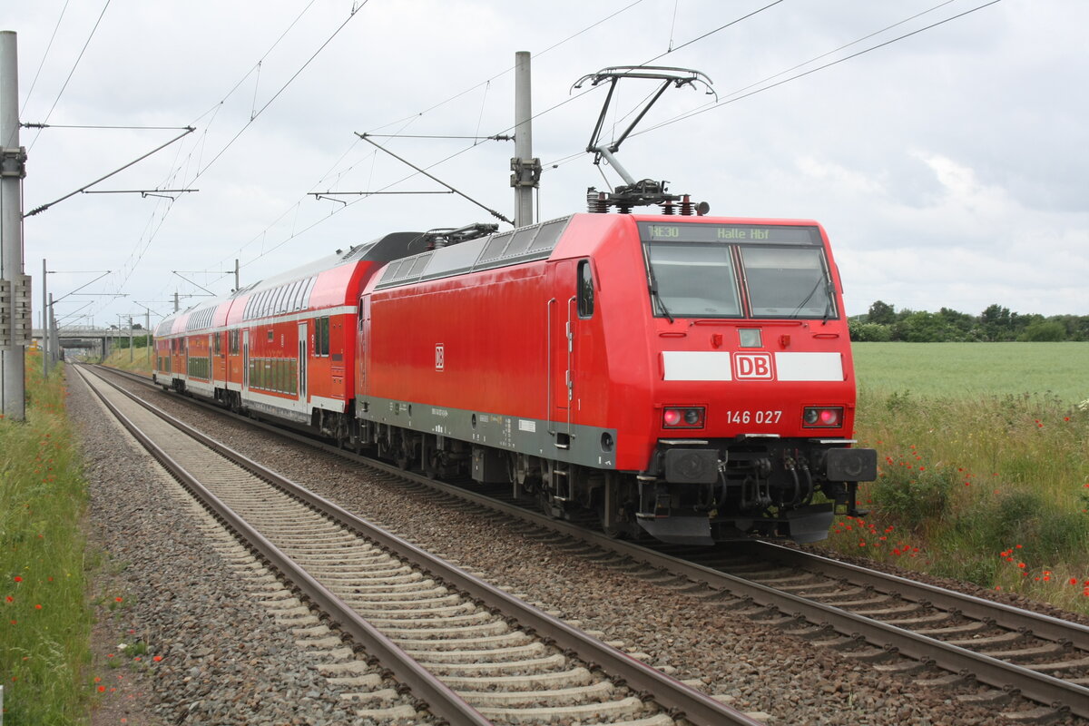 146 027 verl�sst als RE30 mit Ziel Halle/Saale Hbf den Bahnhof Z�beritz am 13.6.21