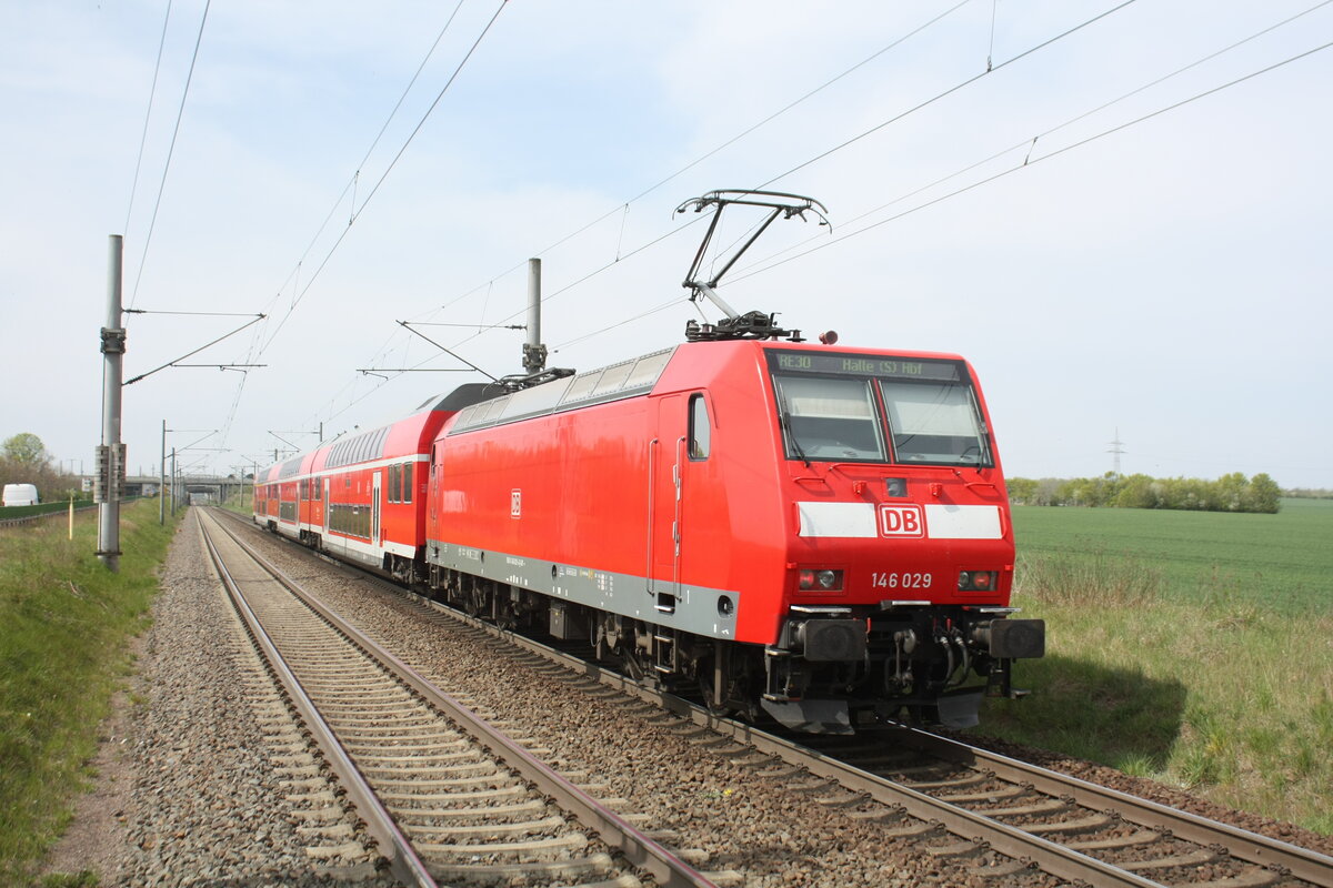 146 029 verl�sst den Haltepunkt Z�beritz in Richtung Halle/Saale Hbf am 29.4.22