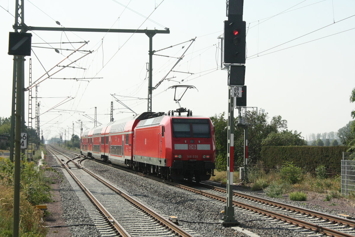 146 030 mit dem RE30 mit ziel Halle/Saale Hbf verl�sst den Bahnhof Stumsdorf am 11.8.20
