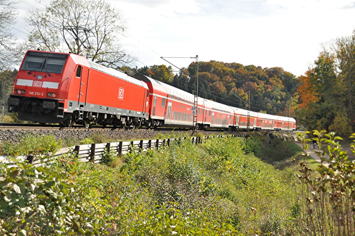 146 214-2 bei Urspring am 17.10.2012.