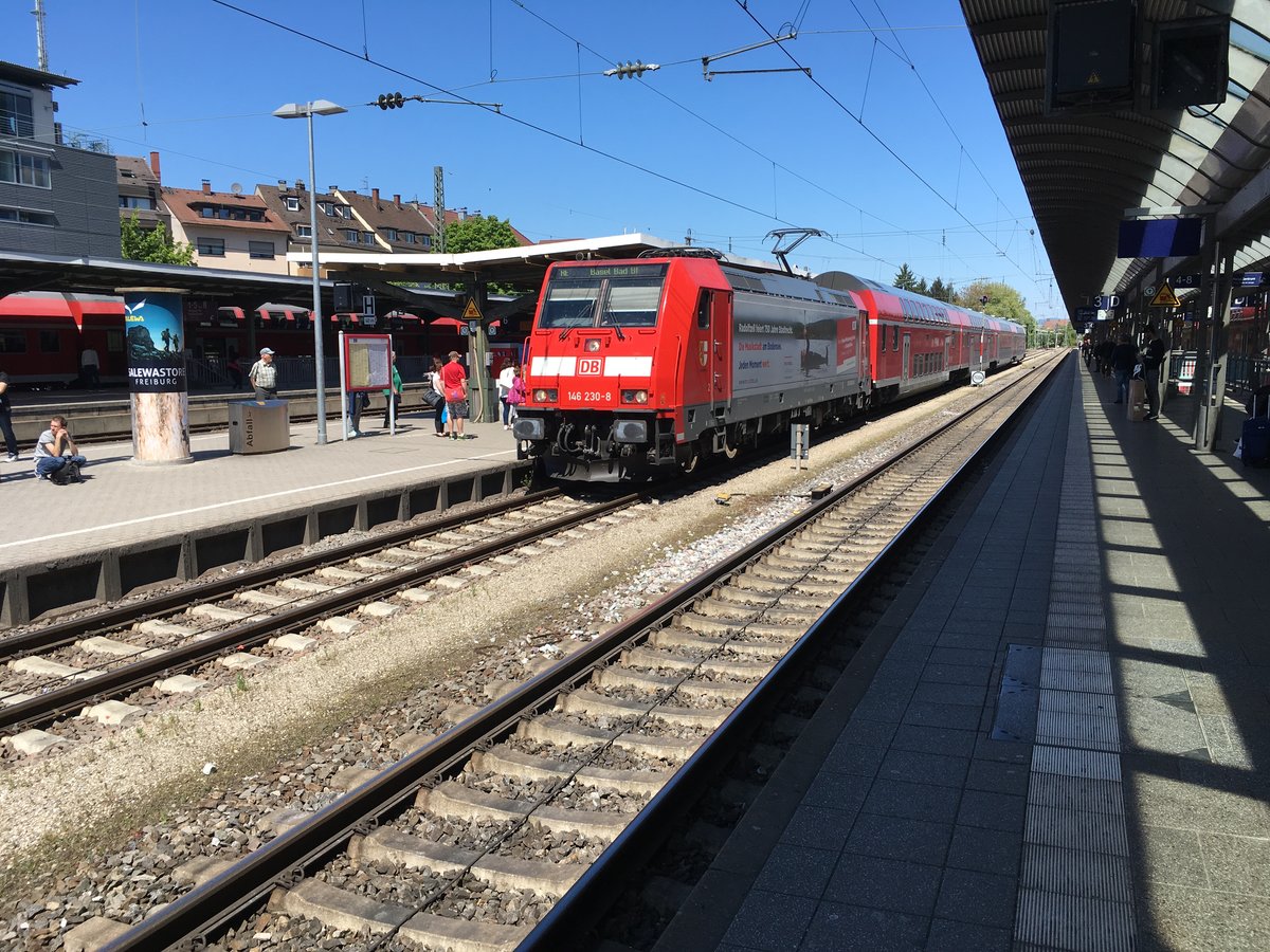 146 230 bei der Einfahrt in Freiburg Hbf am 30.04.17 mit einem Re nach Basel Bad Bf.