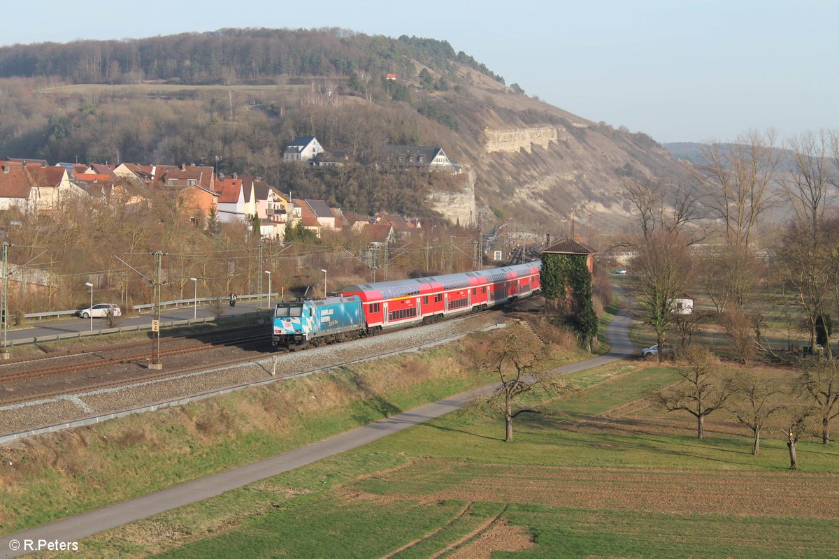 146 246-4 schiebt den RE 4617 Frankfurt/Main - Bamberg und verlsst Retzbach-Zellingen 16.03.17