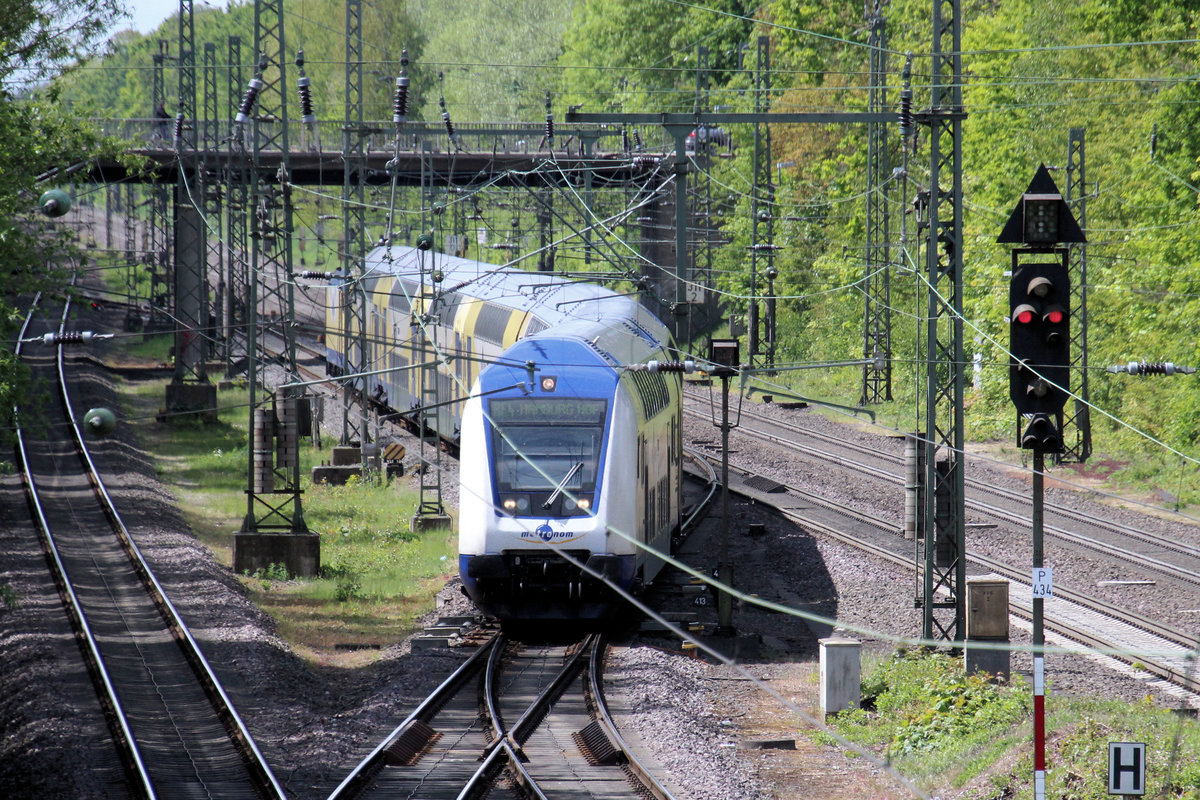 146 531-9 schiebt ihren Metromon in den Tostedter Bahnhof. Datum: 20.05.2020
