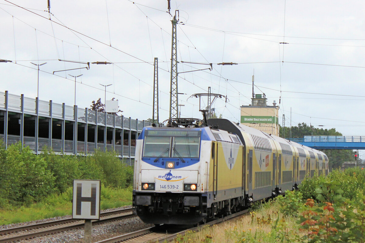 146 539-2 fährt in den Tostedter Bahnhof ein. Datum: 07.08.2023