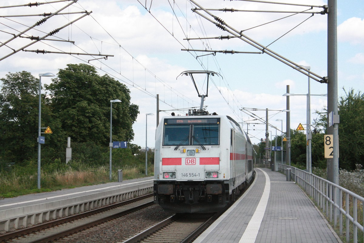 146 554 mit ihrer IC2 Garnitur bei der durchfahrt in Z�beritz am 22.7.20