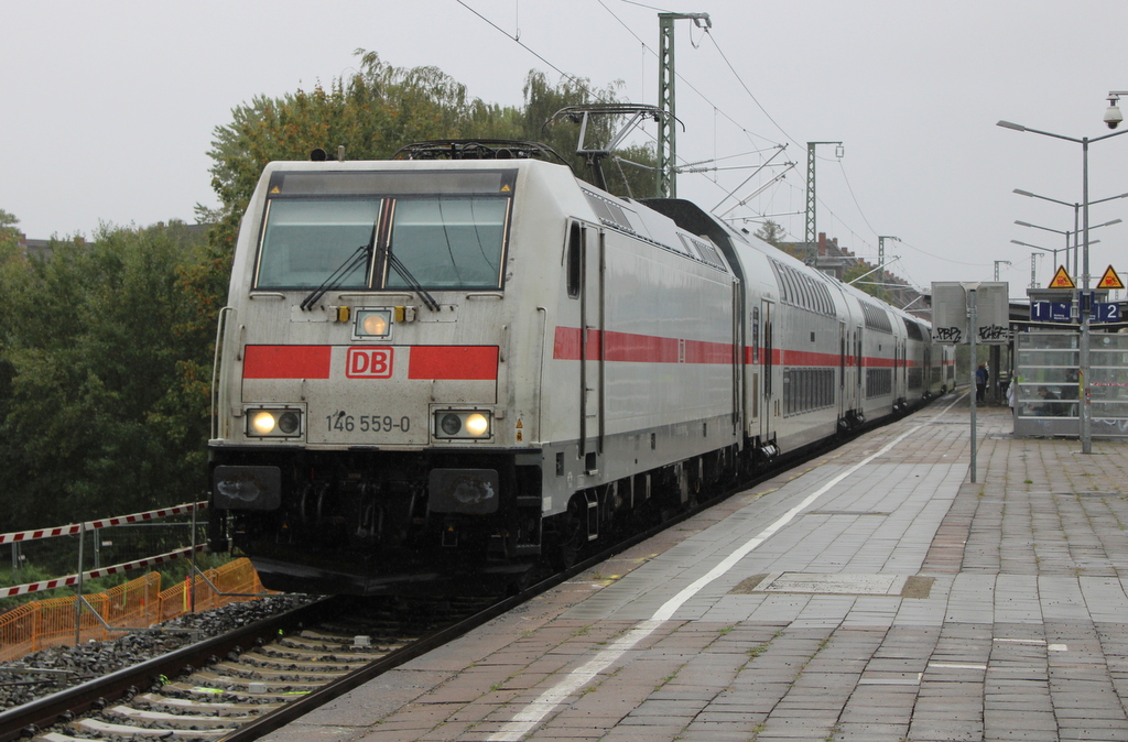 146 559 mit IC 2238(Leipzig-Warnemünde)bei der Durchfahrt im Haltepunkt Rostock-Holbeinplatz.07.10.2023