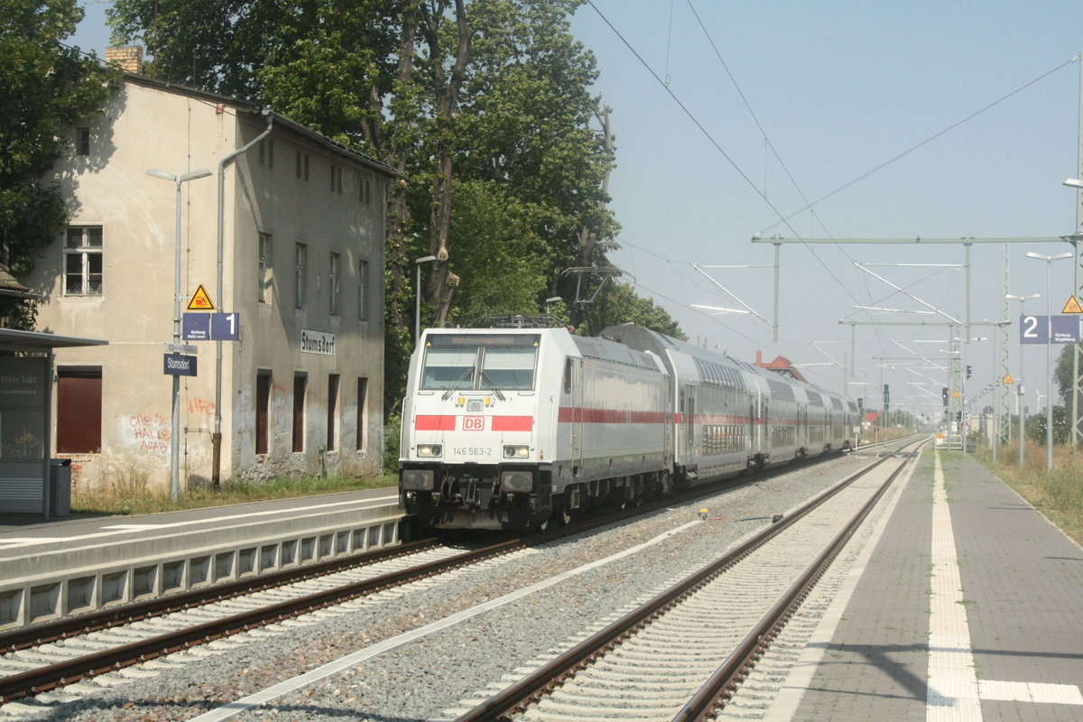 146 563 mit ihrer IC2 Garnitur bei der durchfahrt in Stumsdorf am 11.8.20
