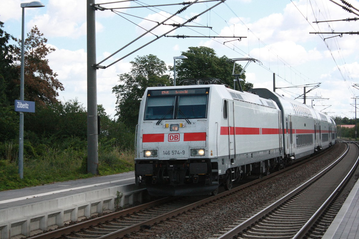 146 574 mit ihrer IC2 Garnitur bei der durchfahrt in Z�beritz am 22.7.20