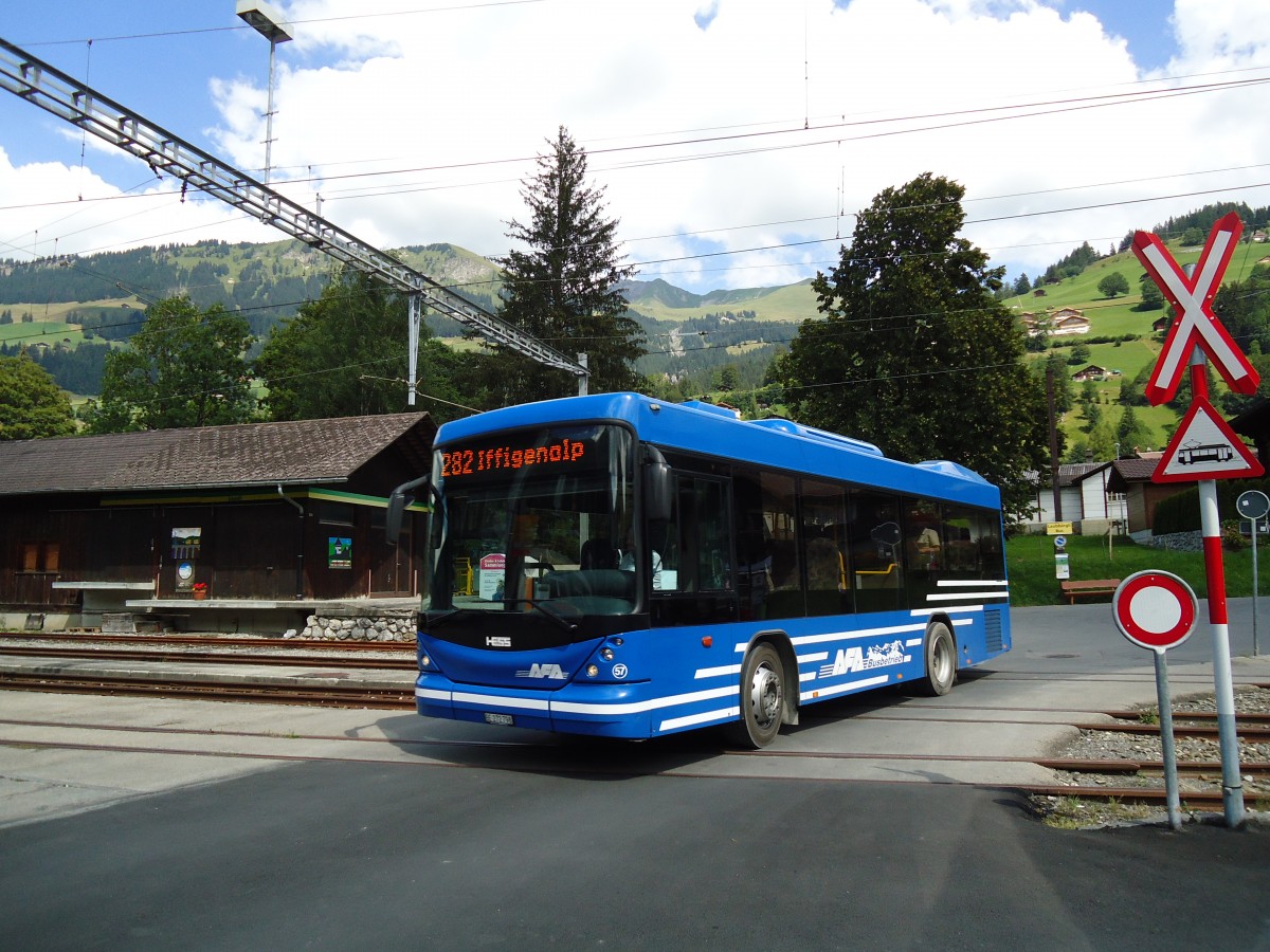 (146'320) - AFA Adelboden - Nr. 57/BE 272'798 - Scania/Hess am 17. August 2013 beim Bahnhof Lenk