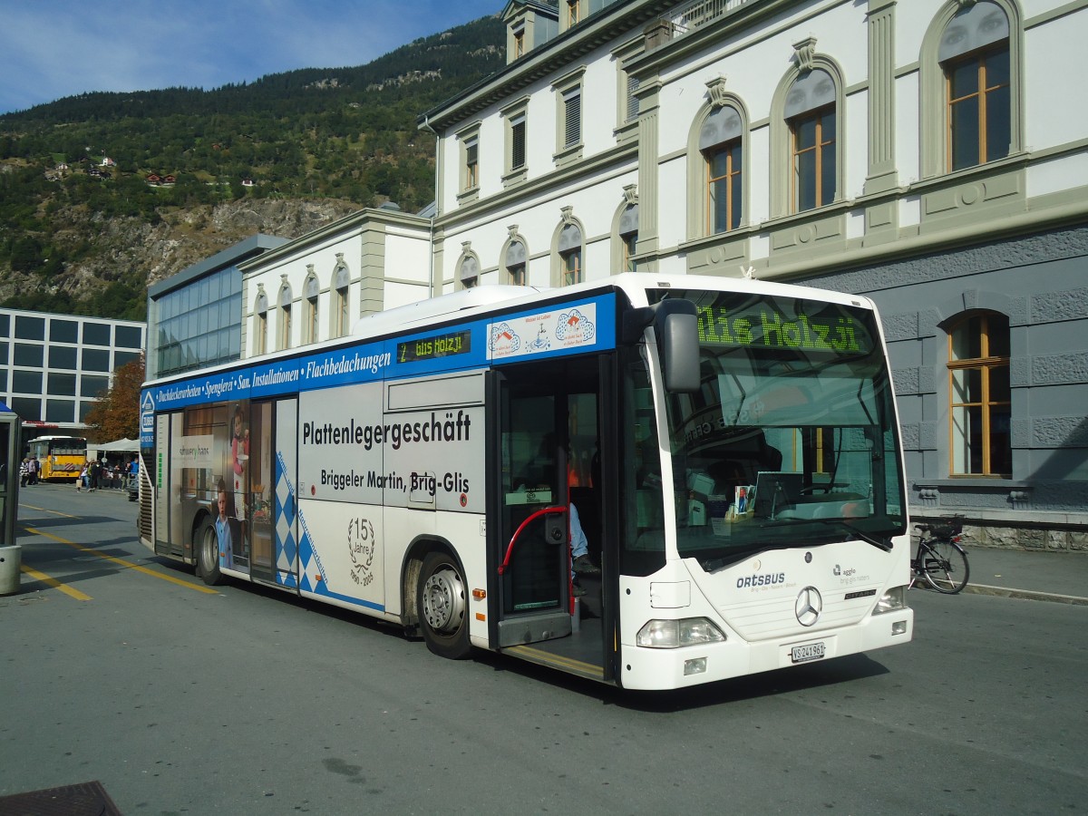 (147'296) - PostAuto Wallis - VS 241'961 - Mercedes am 22. September 2013 beim Bahnhof Brig