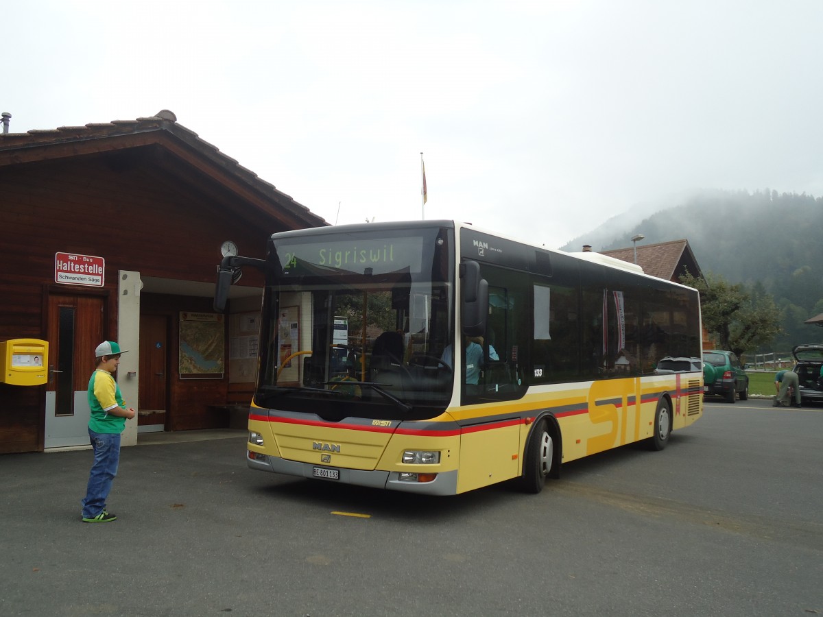 (147'408) - STI Thun - Nr. 133/BE 801'133 - MAN/G�ppel am 29. September 2013 in Schwanden, S�ge