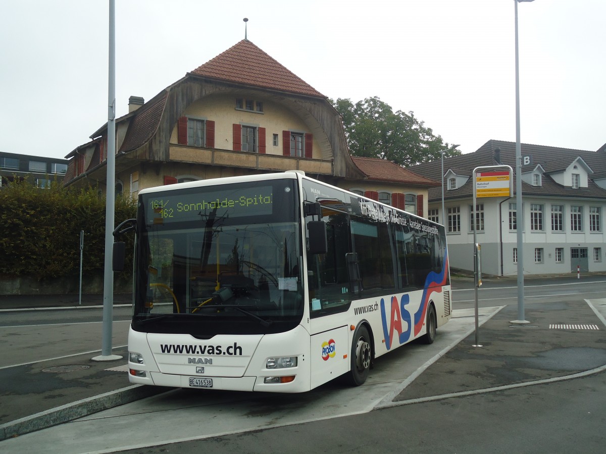(147'429) - Lengacher, M�nsingen - Nr. 8/BE 416'538 - MAN am 30. September 2013 beim Bahnhof M�nsingen