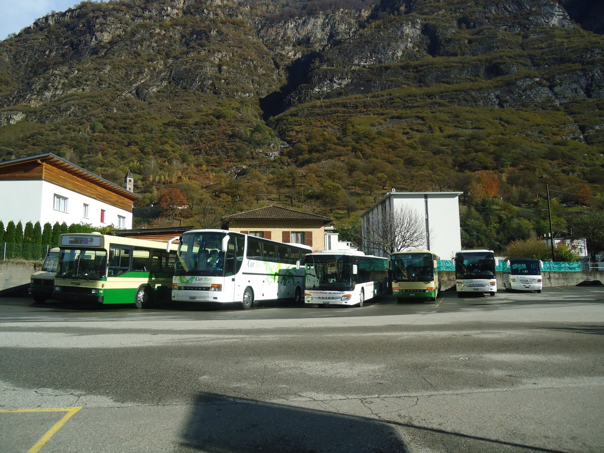 (147'879) - ABl Biasca - Nr. 16 - NAW/Hess + Nr. 15/TI 231'015 - Setra + Nr. 19/TI 231'019 - Setra + Nr. 1/TI 231'001 - Setra + Nr. 9/TI 231'019 - Setra + Nr. 17/TI 231'017 - Mercedes am 6. November 2013 in Biasca, Garage