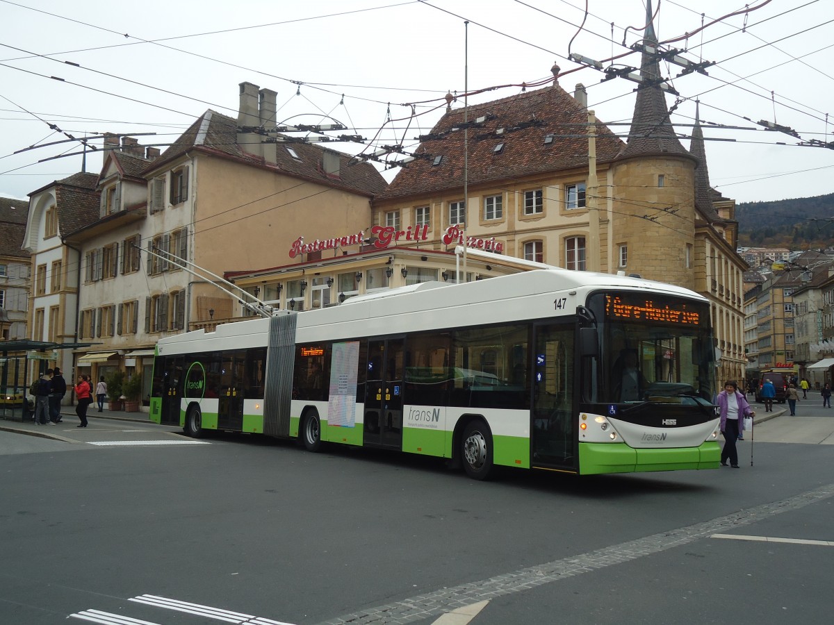(147'962) - transN, La Chaux-de-Fonds - Nr. 147 - Hess/Hess Gelenktrolleybus (ex TN Neuch�tel Nr. 147) am 8. November 2013 in Neuch�tel, Place Pury