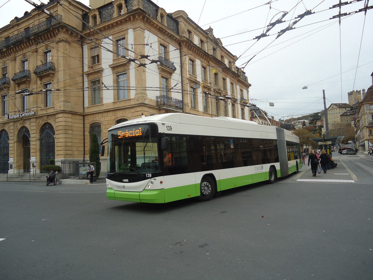 (147'974) - transN, La Chaux-de-Fonds - Nr. 139 - Hess/Hess Gelenktrolleybus (ex TN Neuch�tel Nr. 139) am 8. November 2013 in Neuch�tel, Place Pury