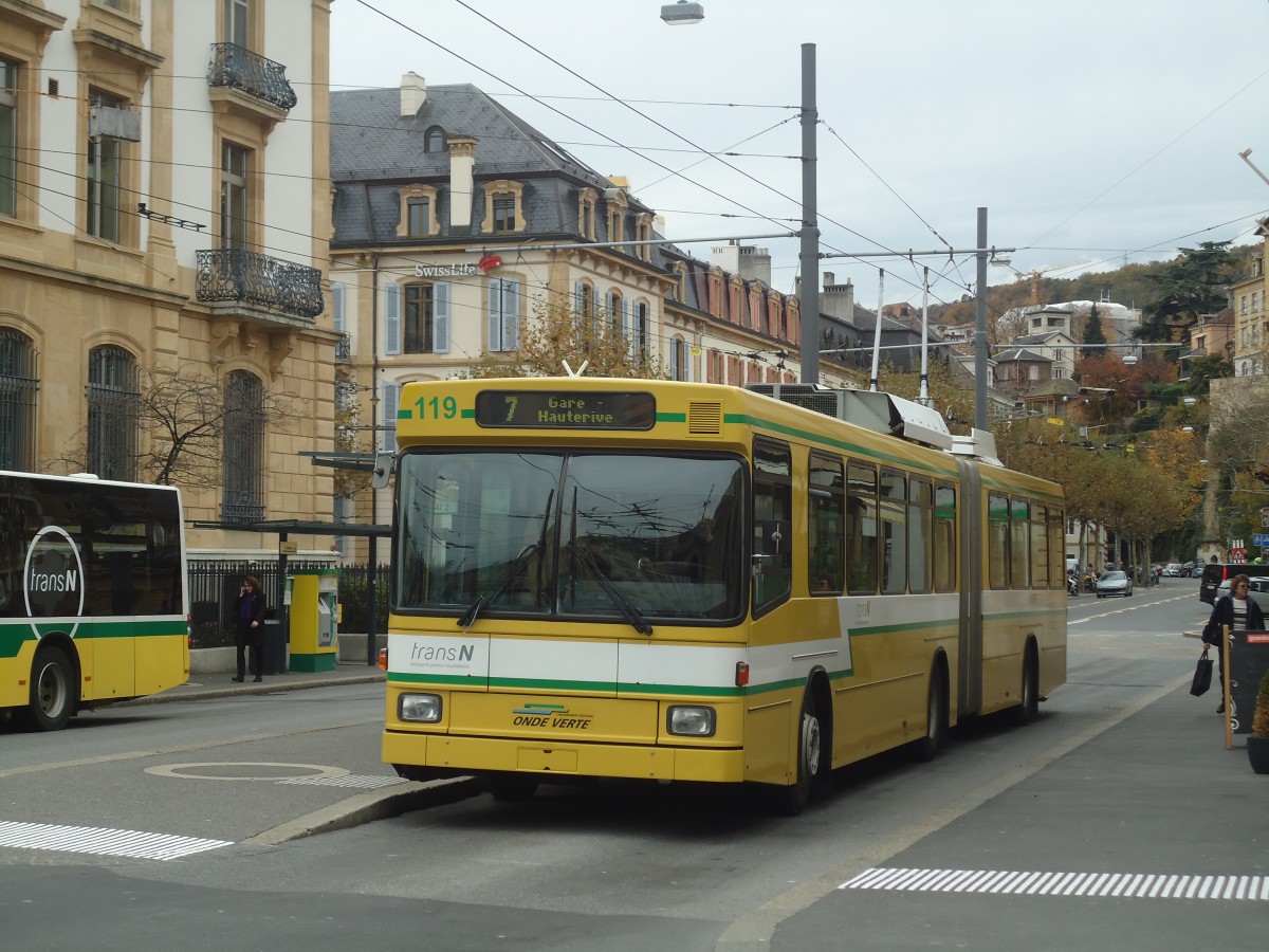 (147'978) - transN, La Chaux-de-Fonds - Nr. 119 - NAW/Hess Gelenktrolleybus (ex TN Neuch�tel Nr. 119) am 8. November 2013 in Neuch�tel, Place Pury