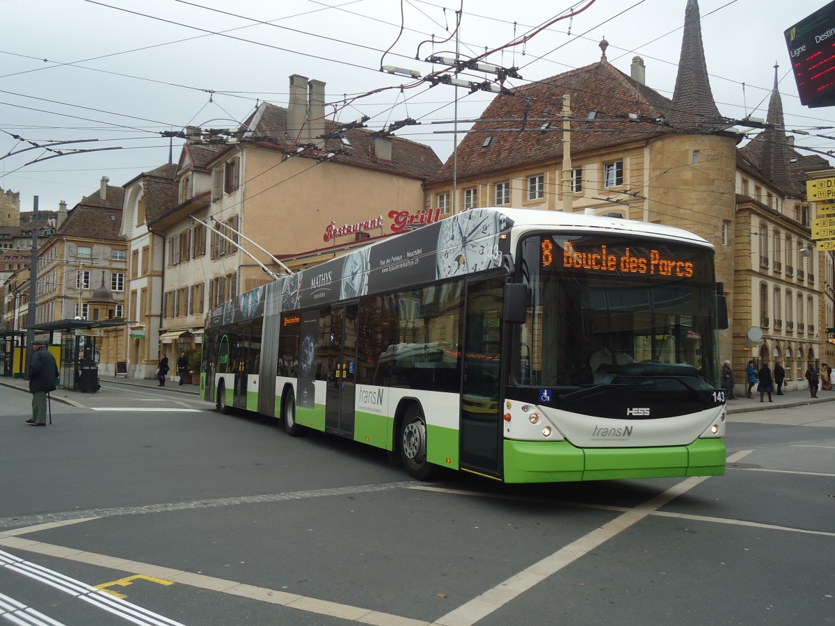 (148'000) - transN, La Chaux-de-Fonds - Nr. 143 - Hess/Hess Gelenktrolleybus (ex TN Neuch�tel Nr. 143) am 8. November 2013 in Neuch�tel, Place Pury