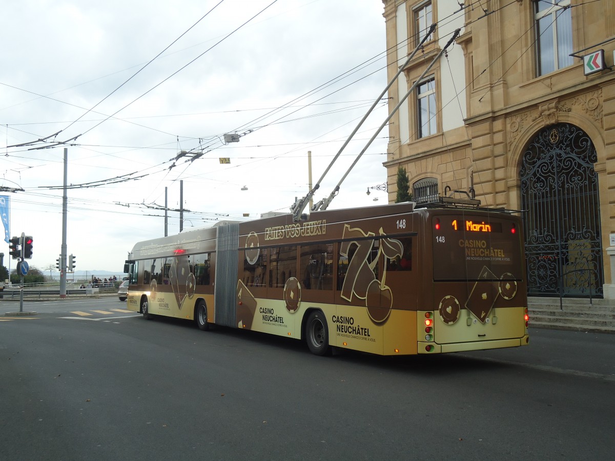 (148'015) - transN, La Chaux-de-Fonds - Nr. 148 - Hess/Hess Gelenktrolleybus (ex TN Neuch�tel Nr. 148) am 8. November 2013 in Neuch�tel, Place Pury