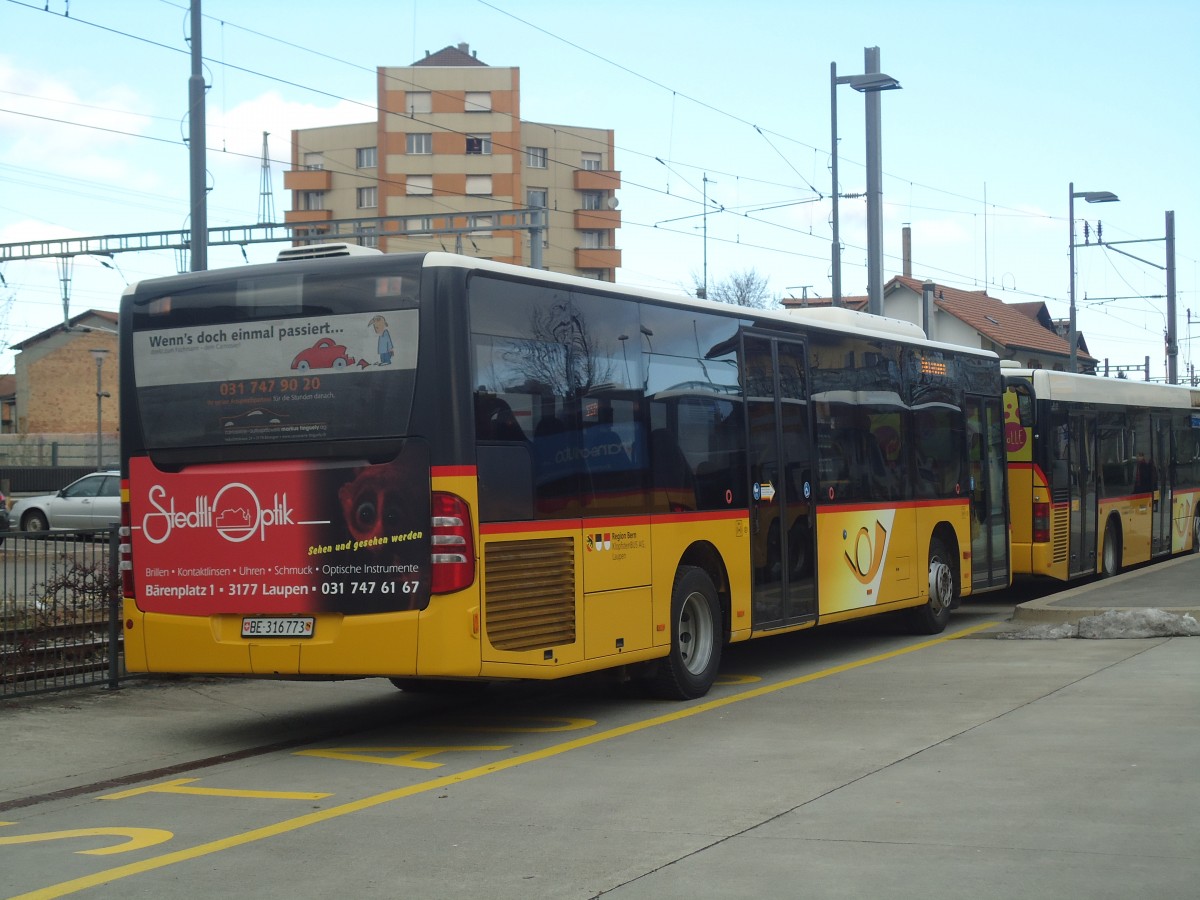 (148'164) - Klopfstein, Laupen - Nr. 5/BE 316'773 - Mercedes am 25. November 2013 beim Bahnhof D�dingen