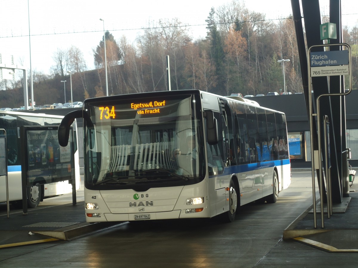 (148'403) - Maag, Kloten - Nr. 42/ZH 697'842 - MAN am 22. Dezember 2013 in Zrich, Flughafen