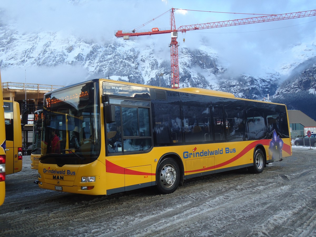 (148'630) - AVG Grindelwald - Nr. 14/BE 202'568 - MAN/G�ppel am 5. Januar 2014 beim Bahnhof Grindelwald